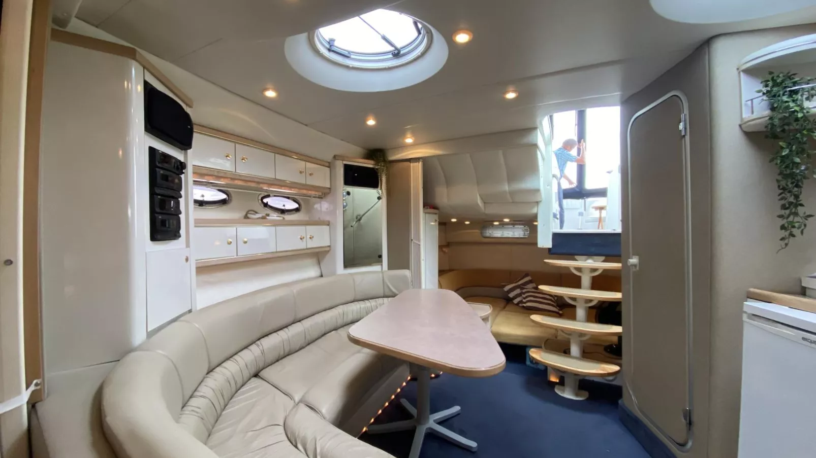 Boot Singa-Living room