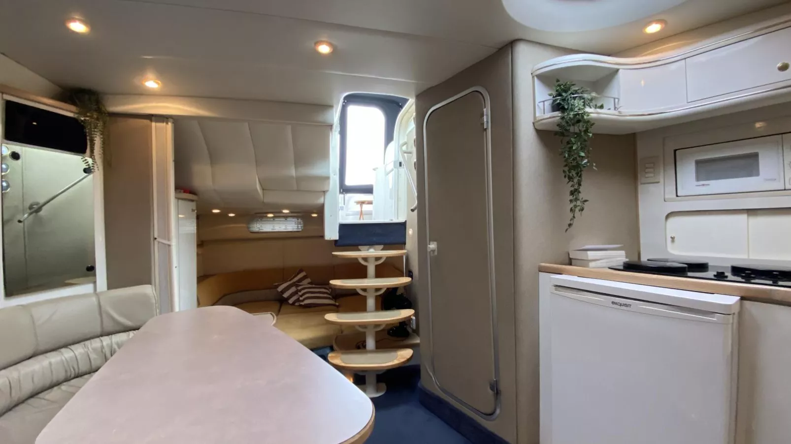 Boot Singa-Living room