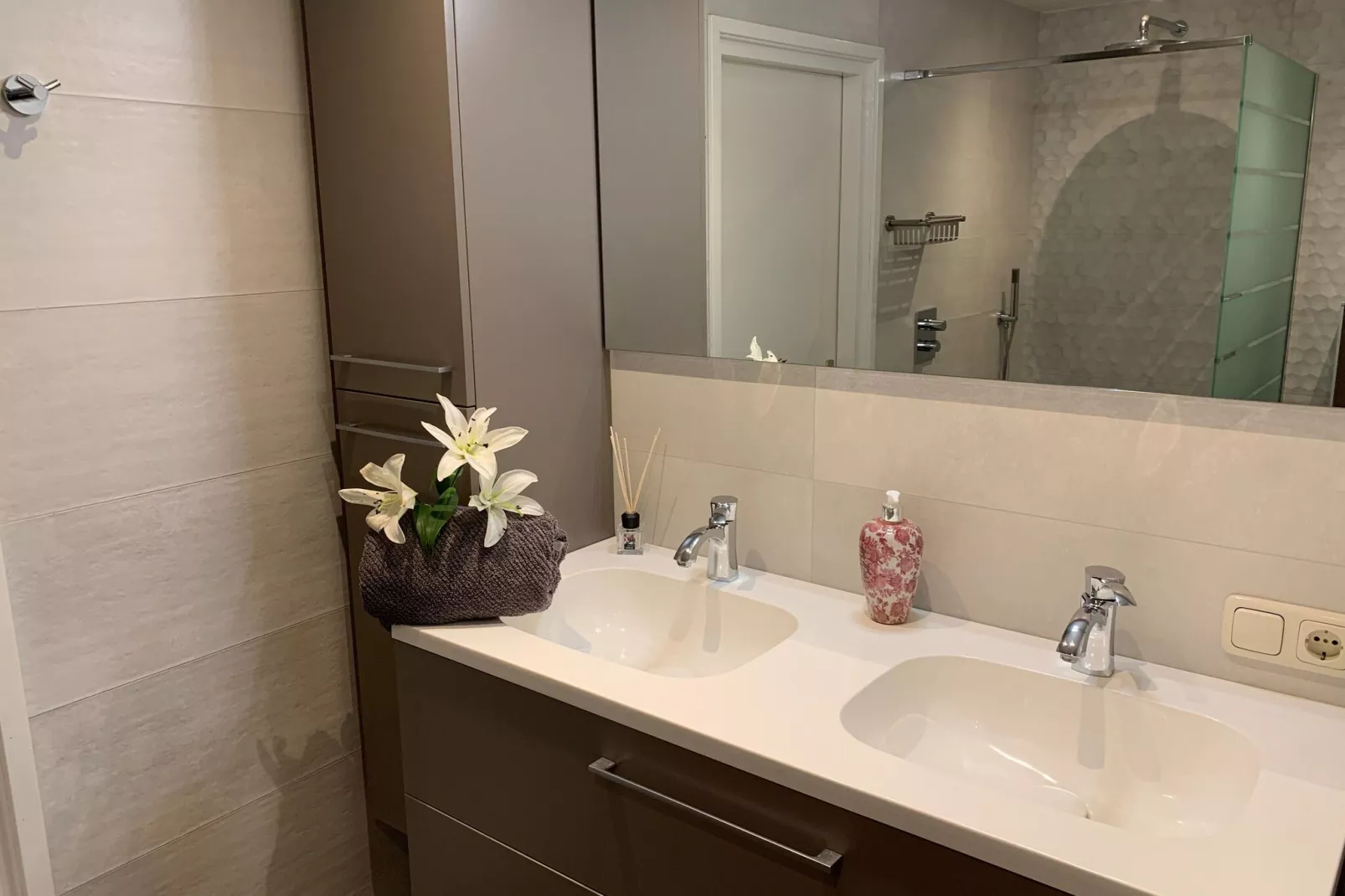 Ganzenmars-Bathroom