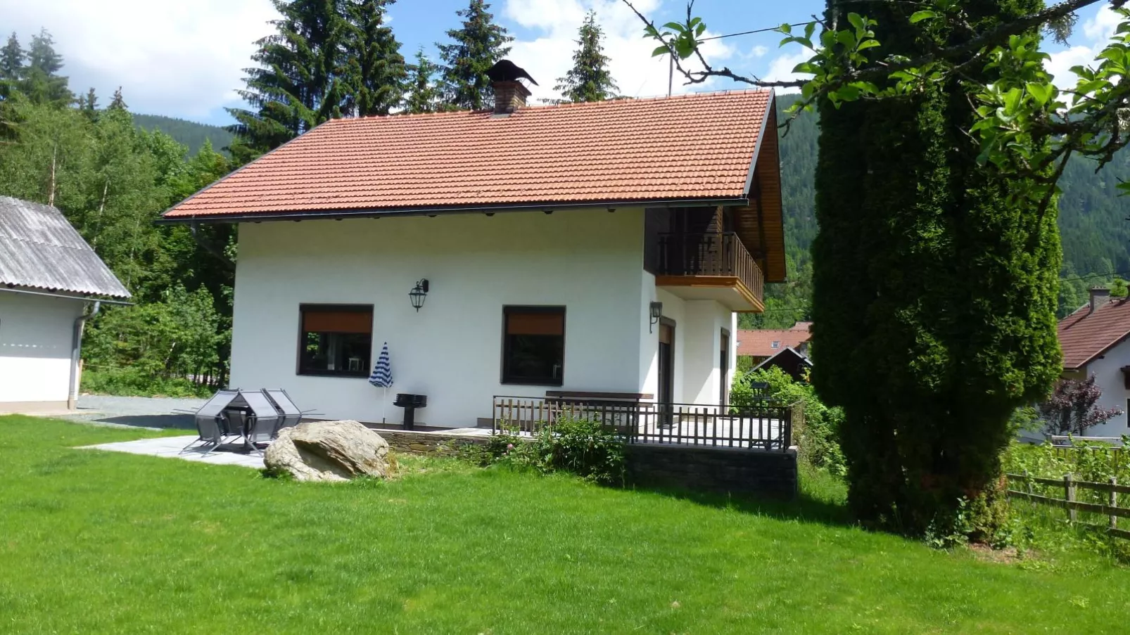 Haus zum Hirschen-Gardens summer