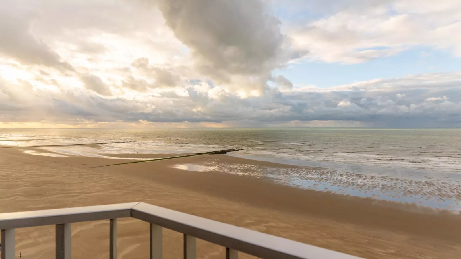 10 hoog aan zee-View summer