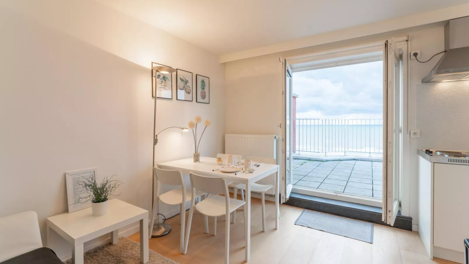 10 hoog aan zee-Dining room