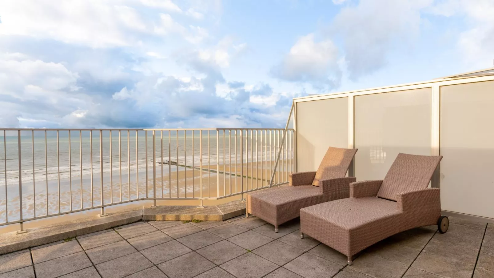 10 hoog aan zee-Terrace balcony