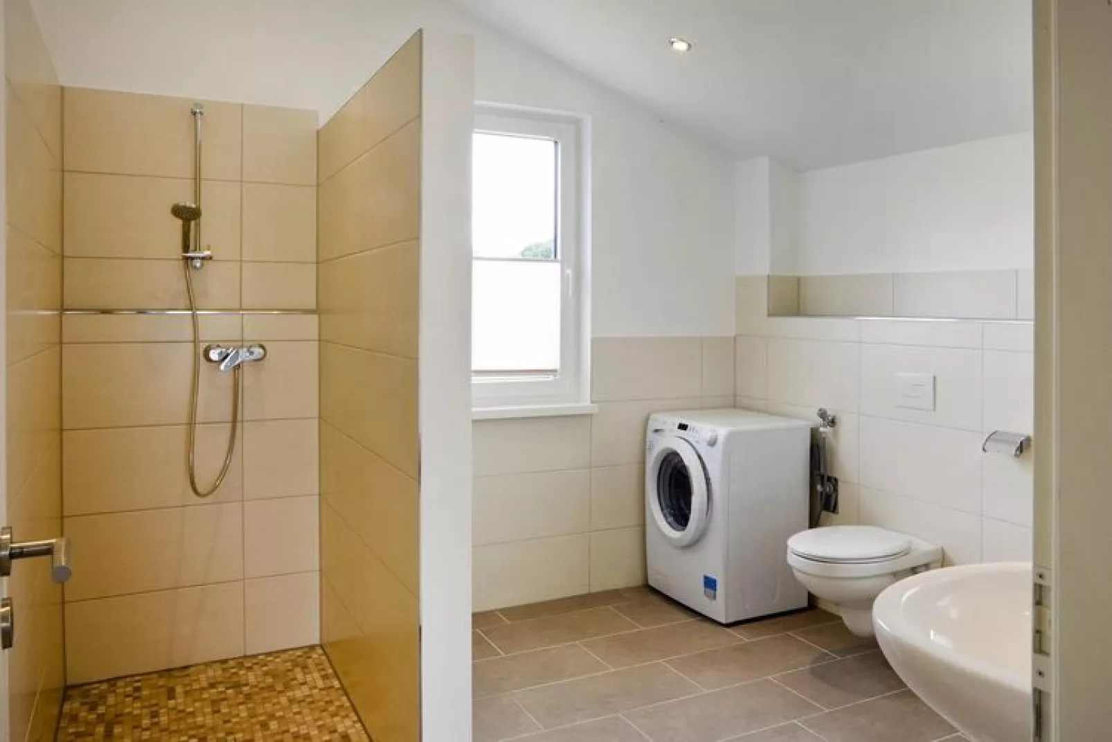 Seehaus ohne Sauna 8 Personen-Badezimmer