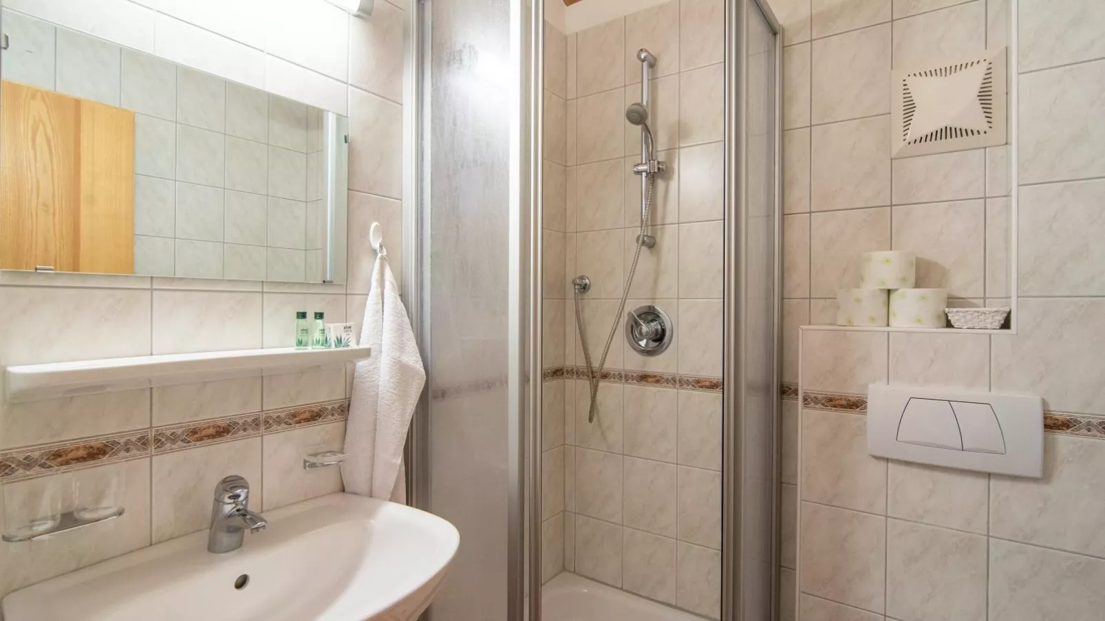 Haus Irmgard 1-Bathroom