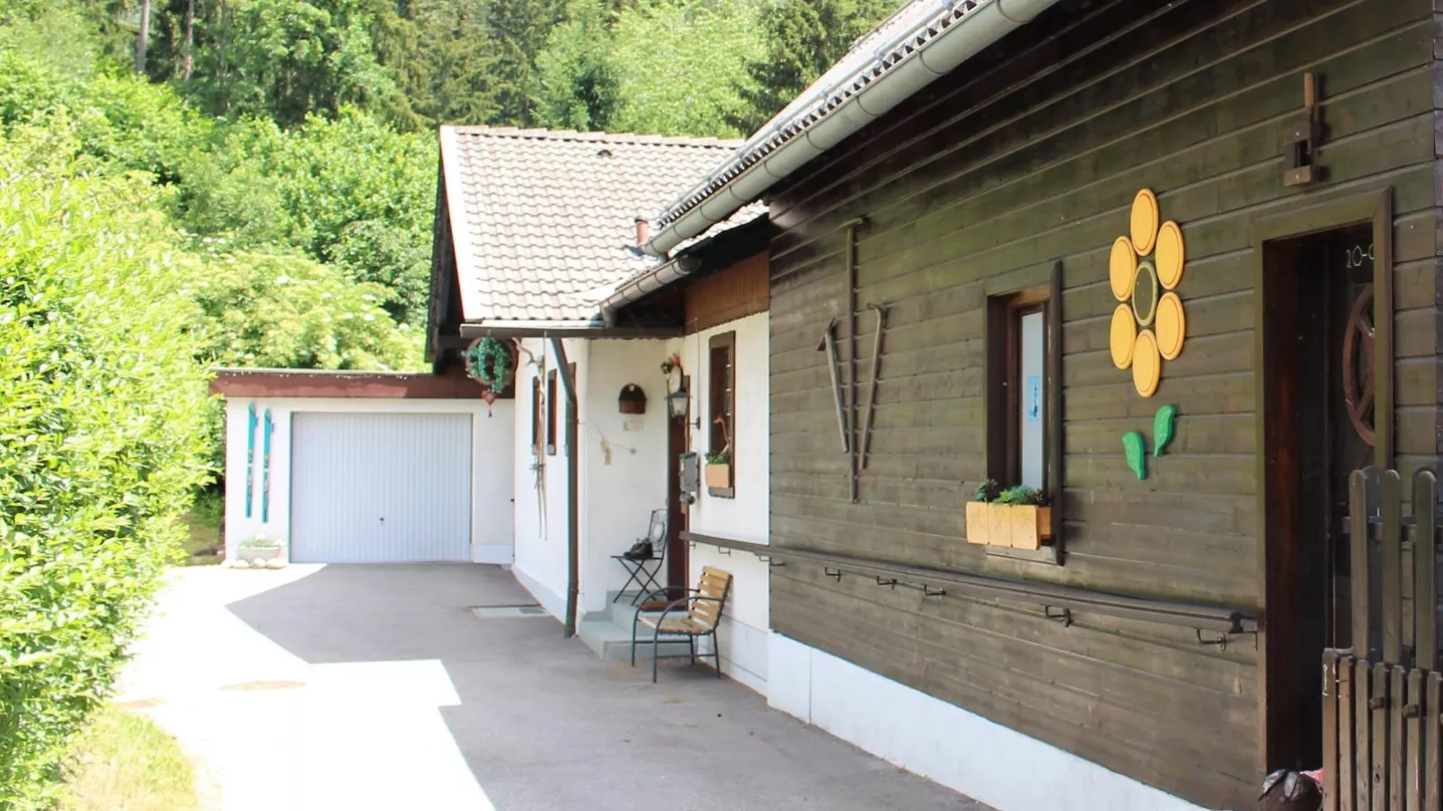 Yannsa-Exterior summer