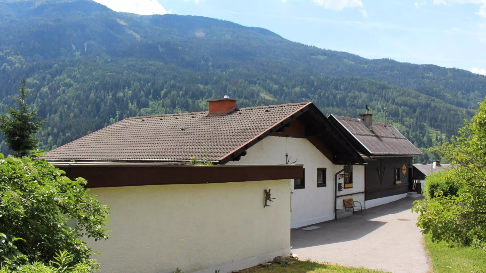Yannsa-Exterior summer