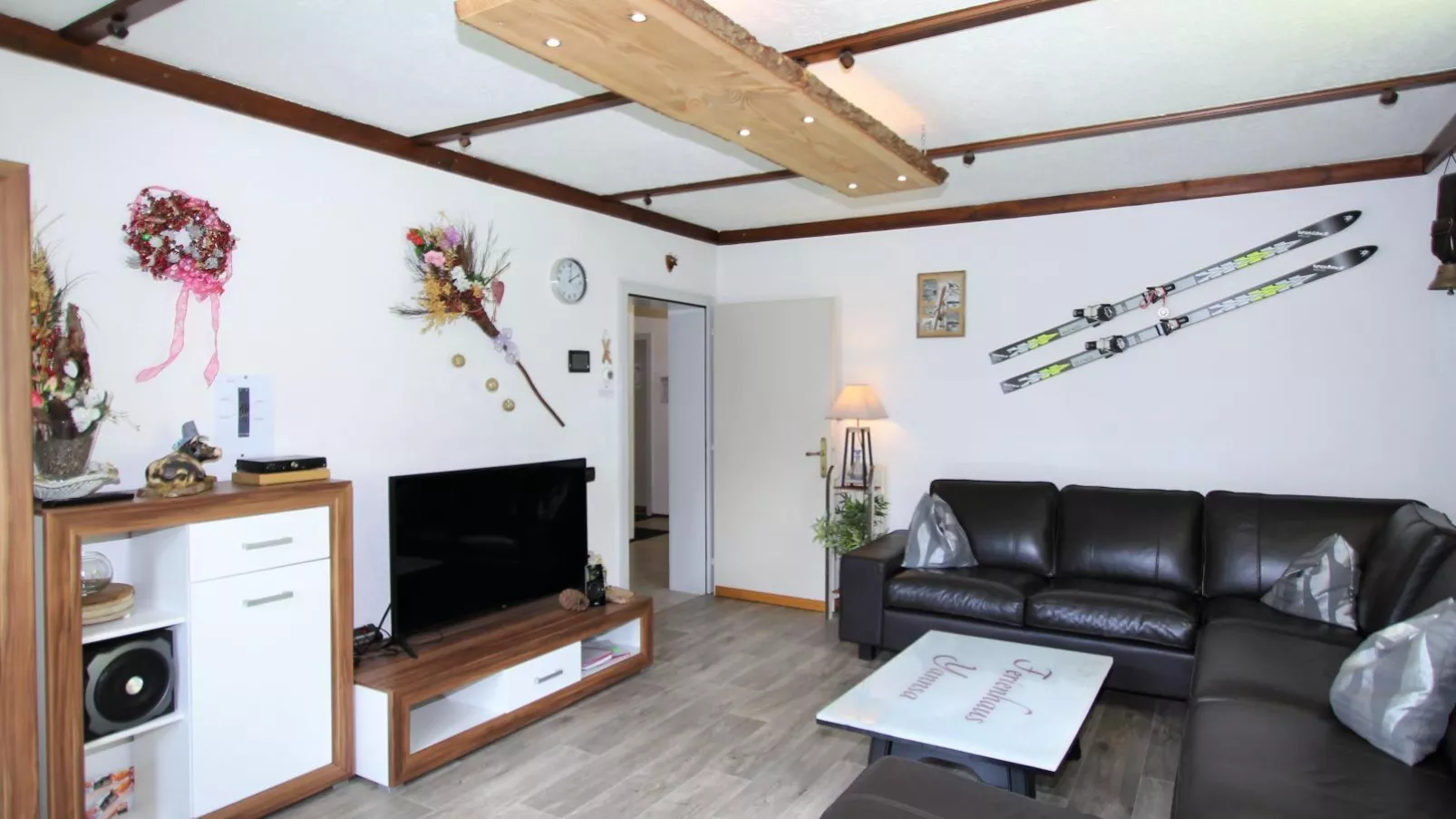 Yannsa-Living room