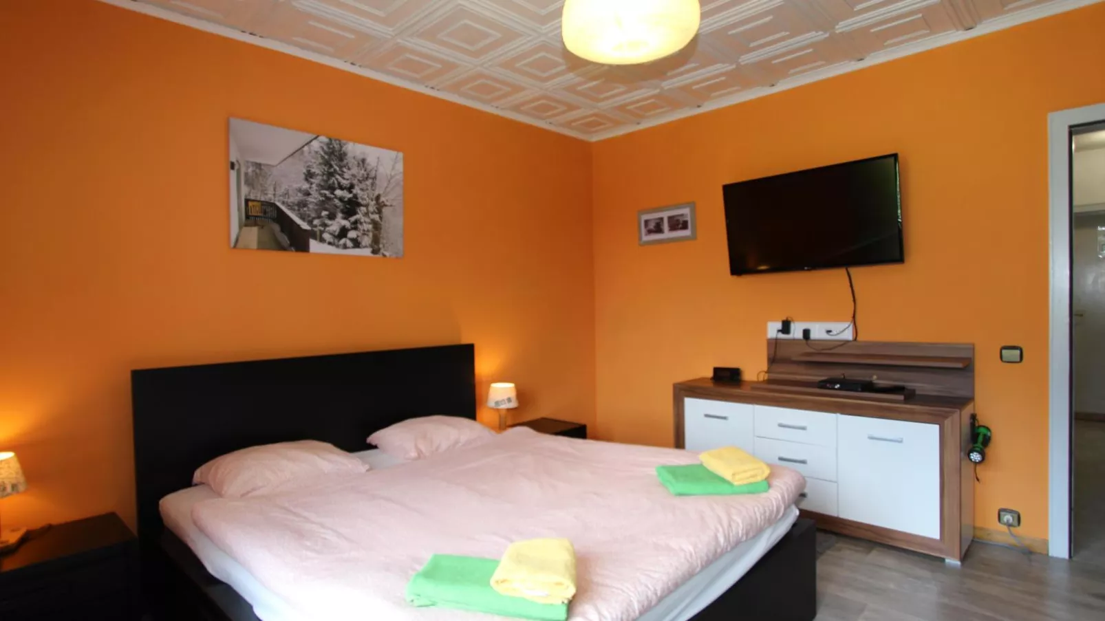 Yannsa-Bedroom