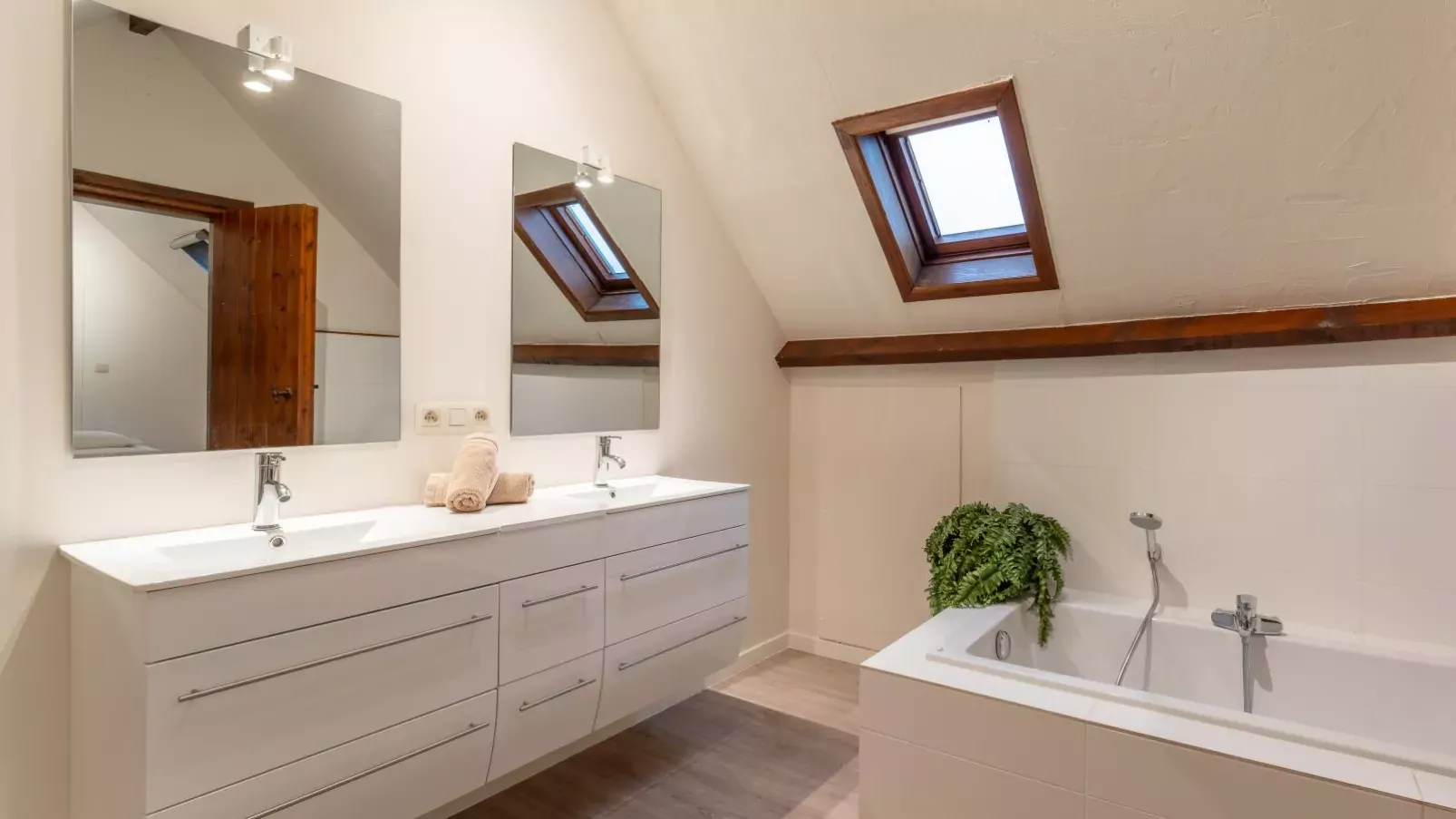 De Lange Dreve-Bathroom