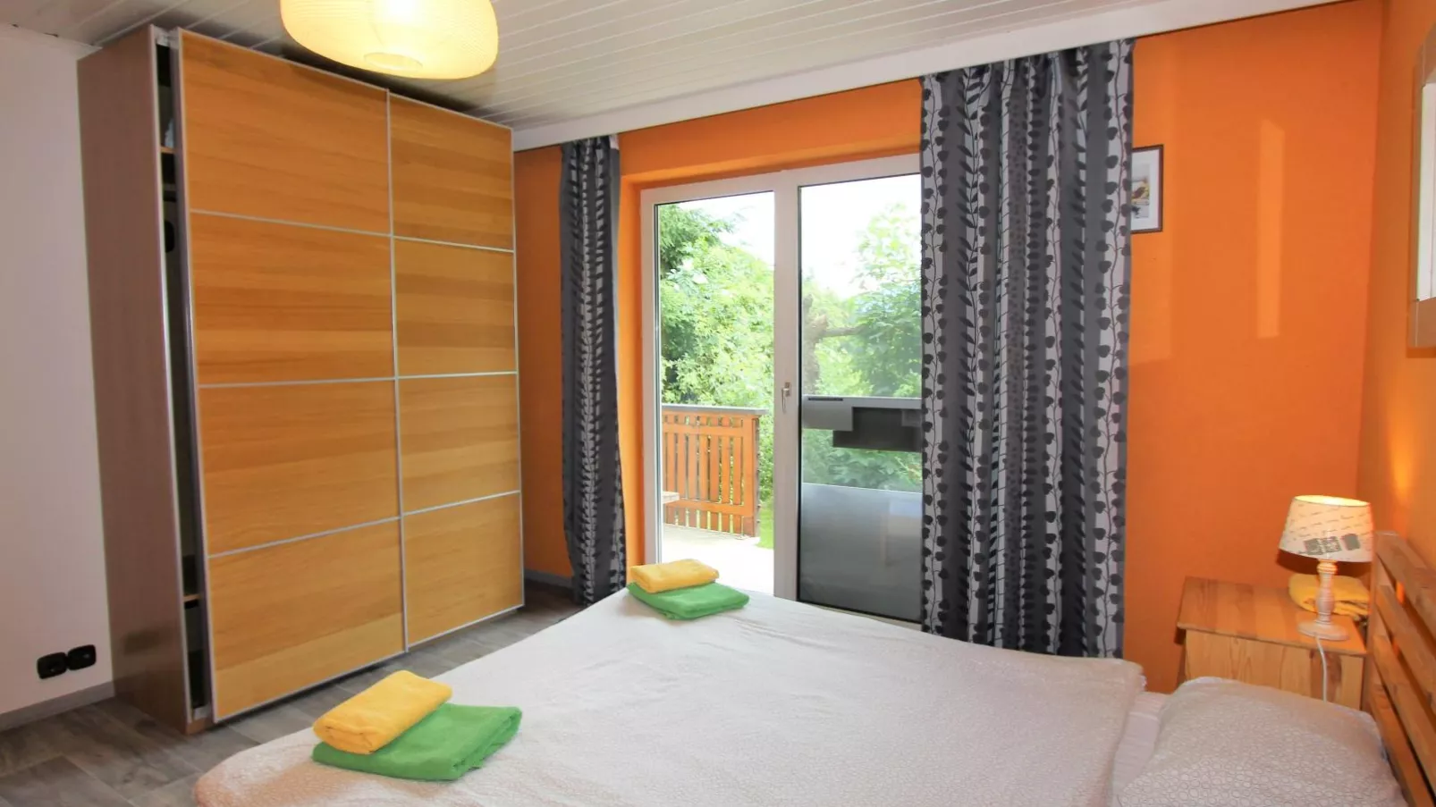 Yannsa-Bedroom