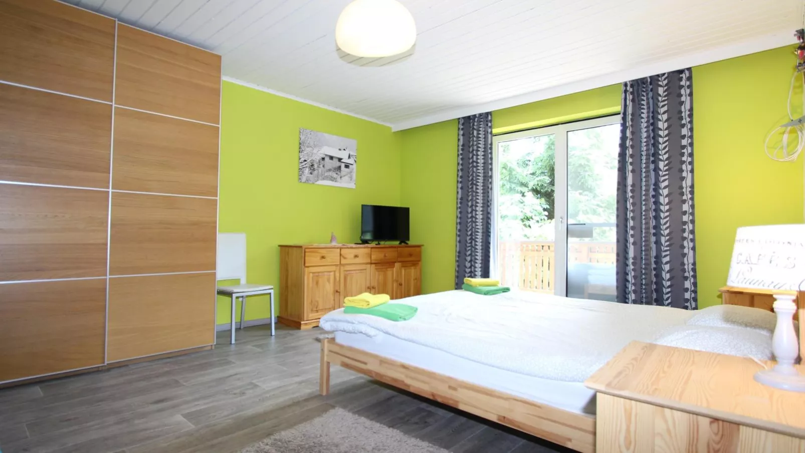 Yannsa-Bedroom