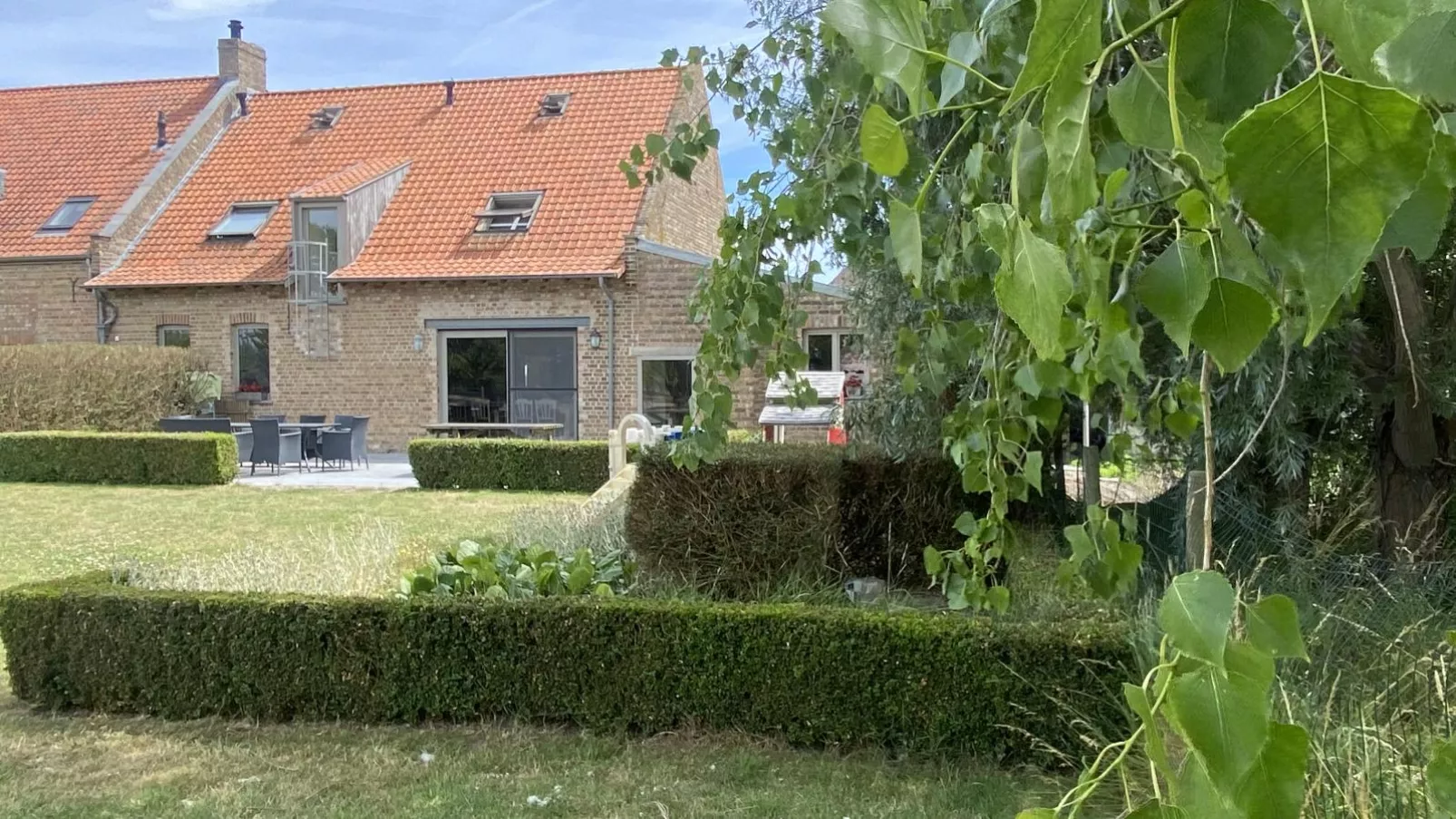 Meeuwenoord-Exterior summer