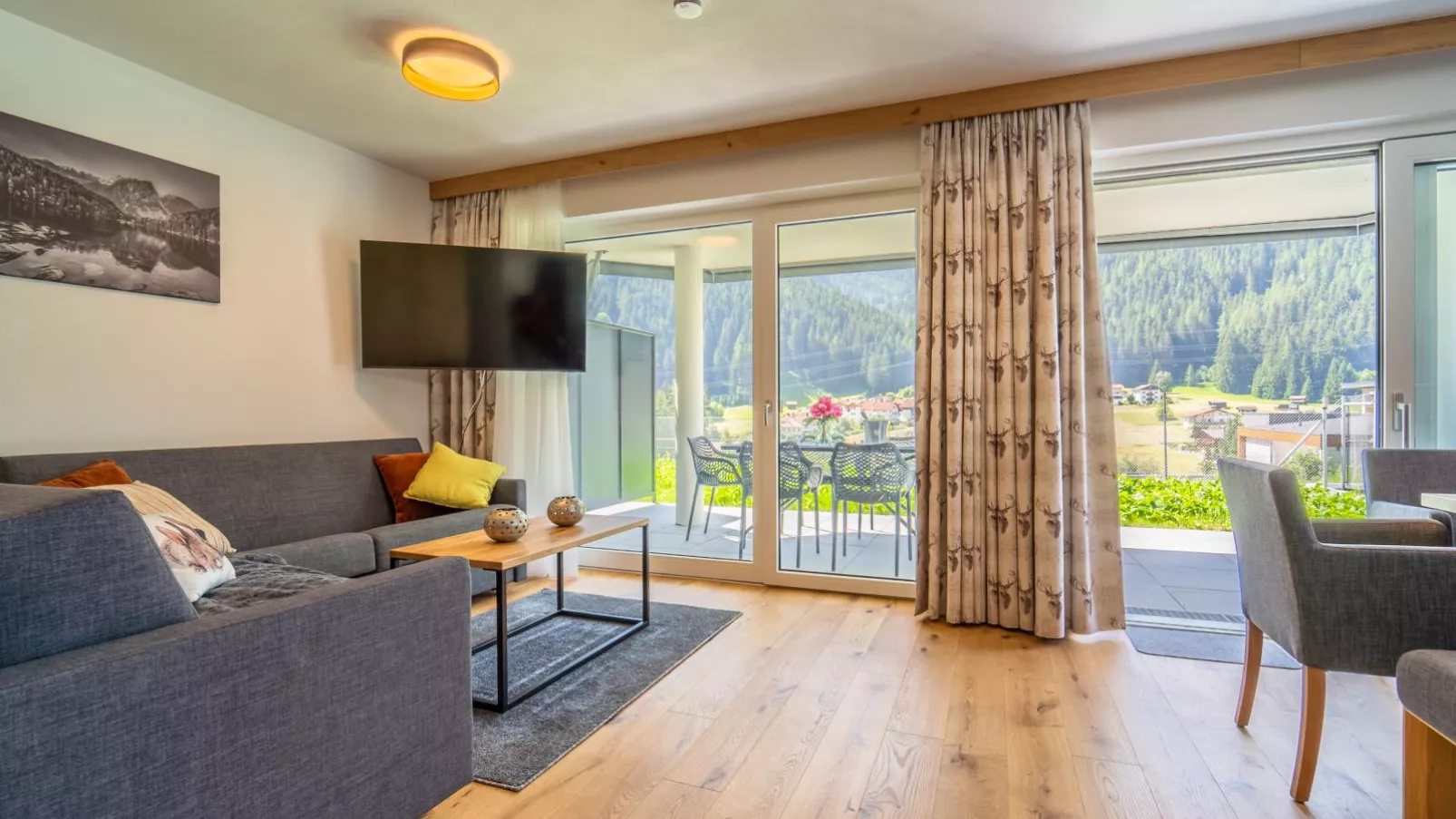 Chalet Pettneu am Arlberg  - Top 1-Living room
