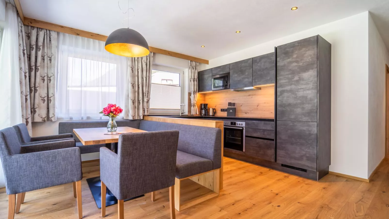 Chalet Pettneu am Arlberg  - Top 1-Dining room