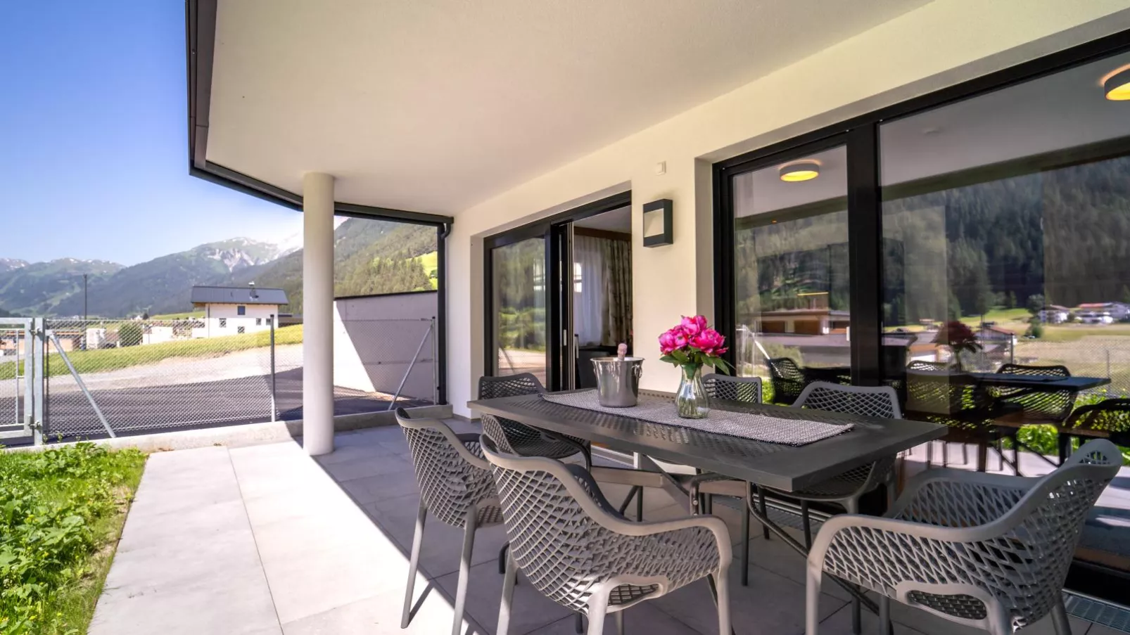 Chalet Pettneu am Arlberg  - Top 1-Terrace balcony