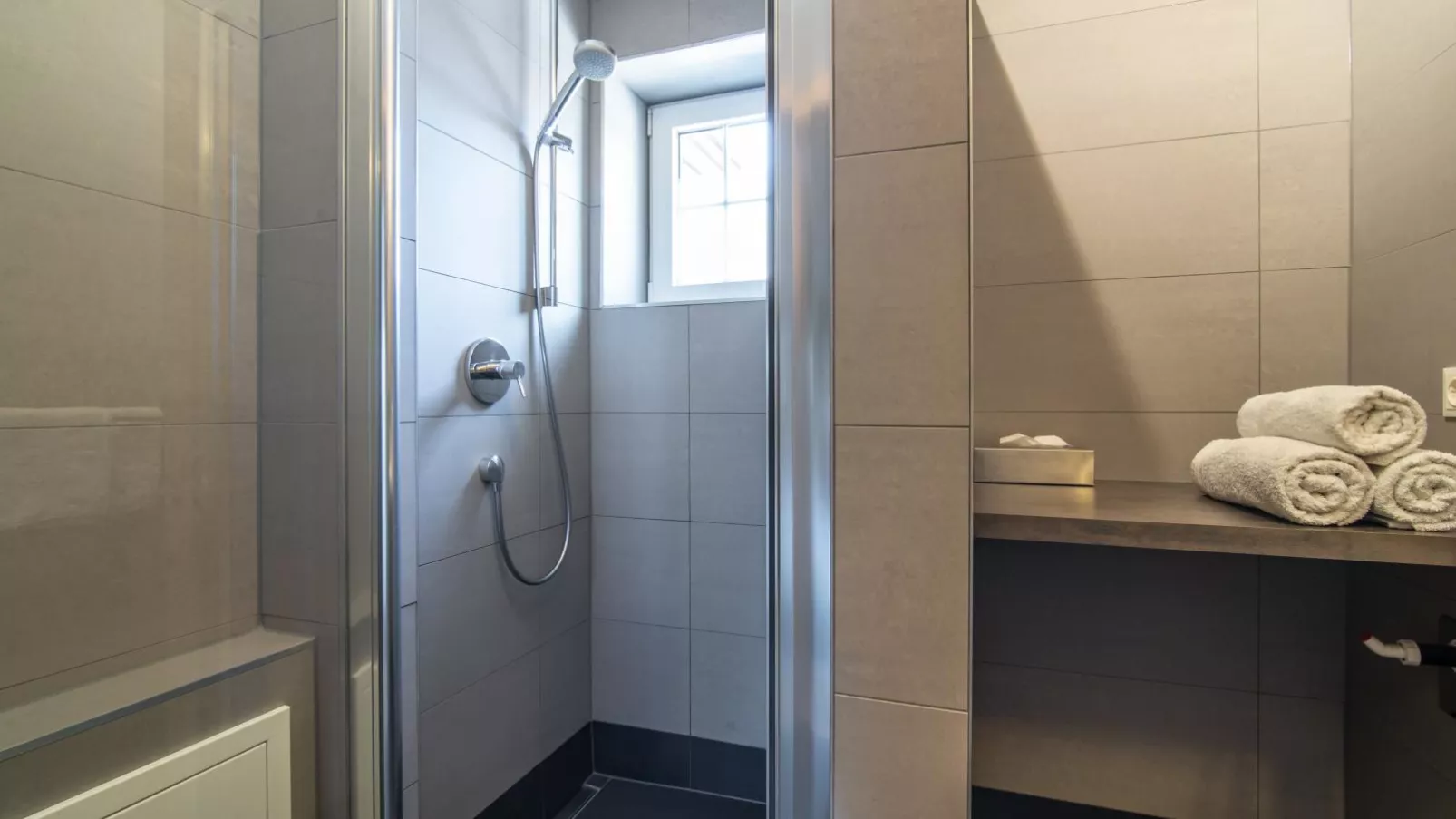 Monekwie-Bathroom