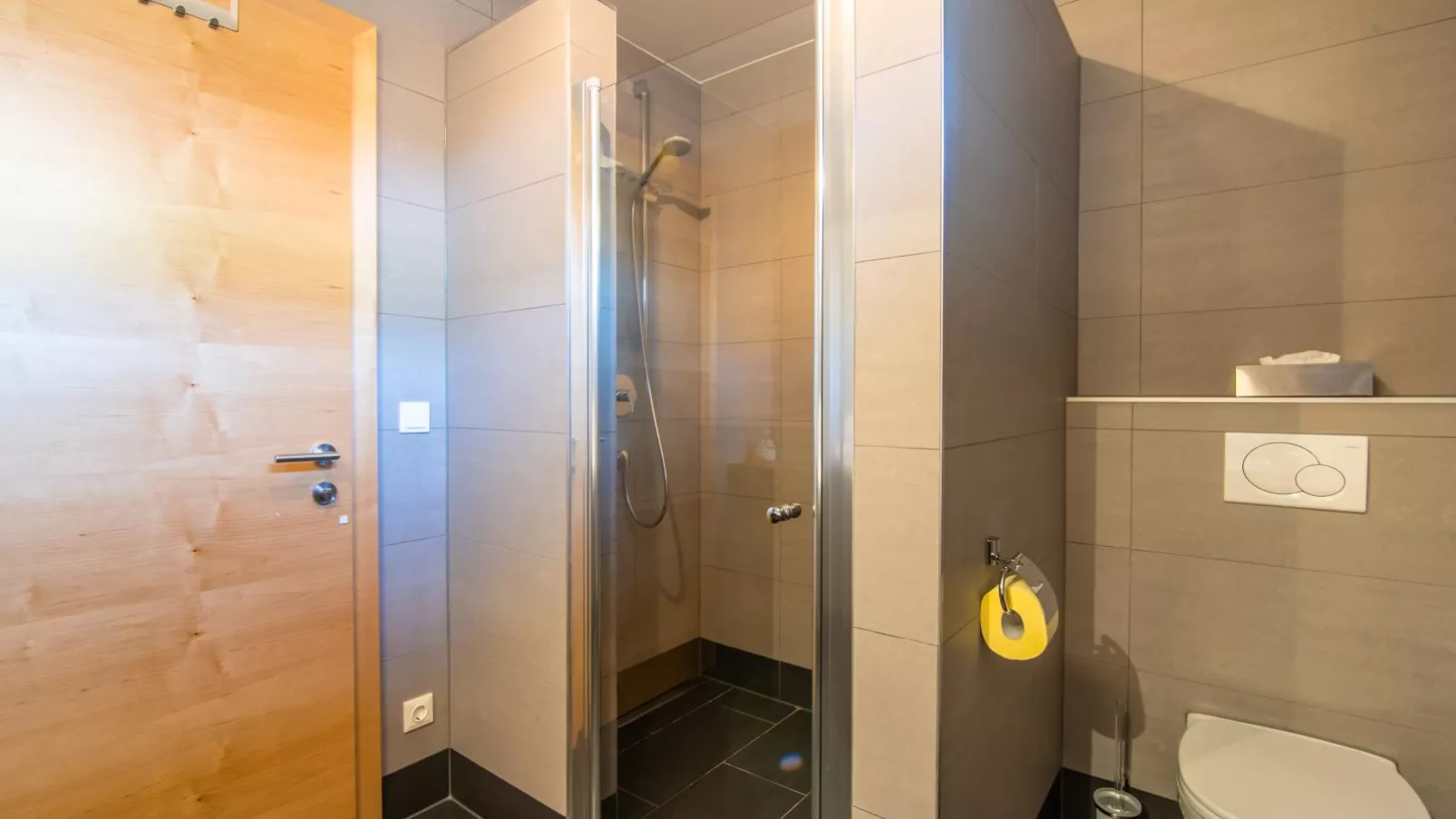 Monekwie-Bathroom