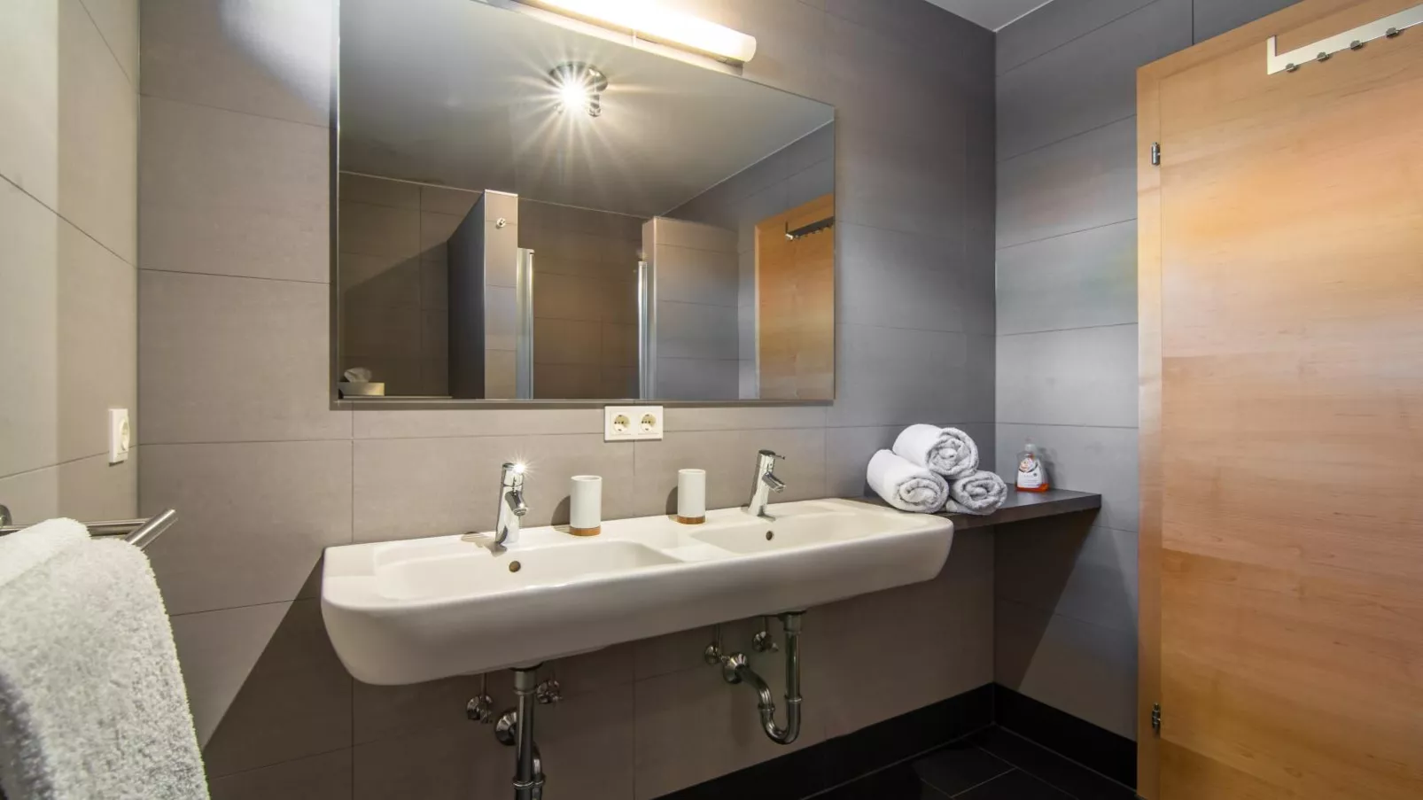 Monekwie-Bathroom