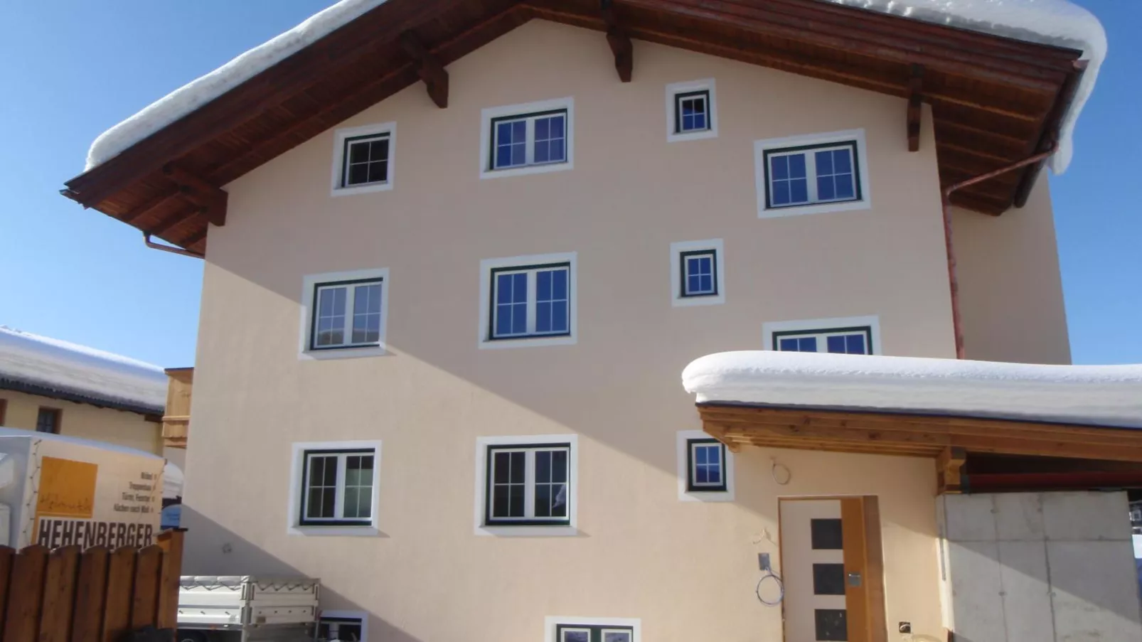 Monekwie-Exterior winter