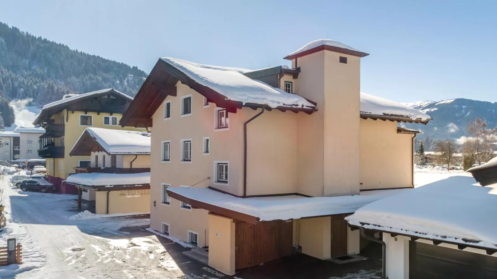 Monekwie-Exterior winter