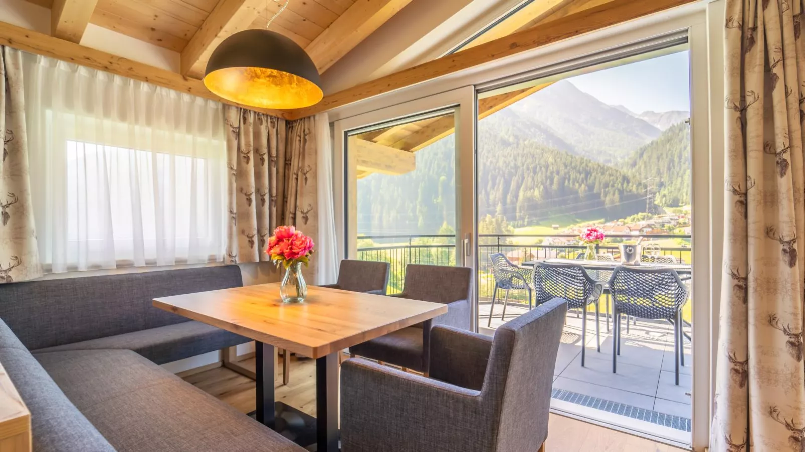 Chalet Pettneu am Arlberg  - Top 4-Dining room