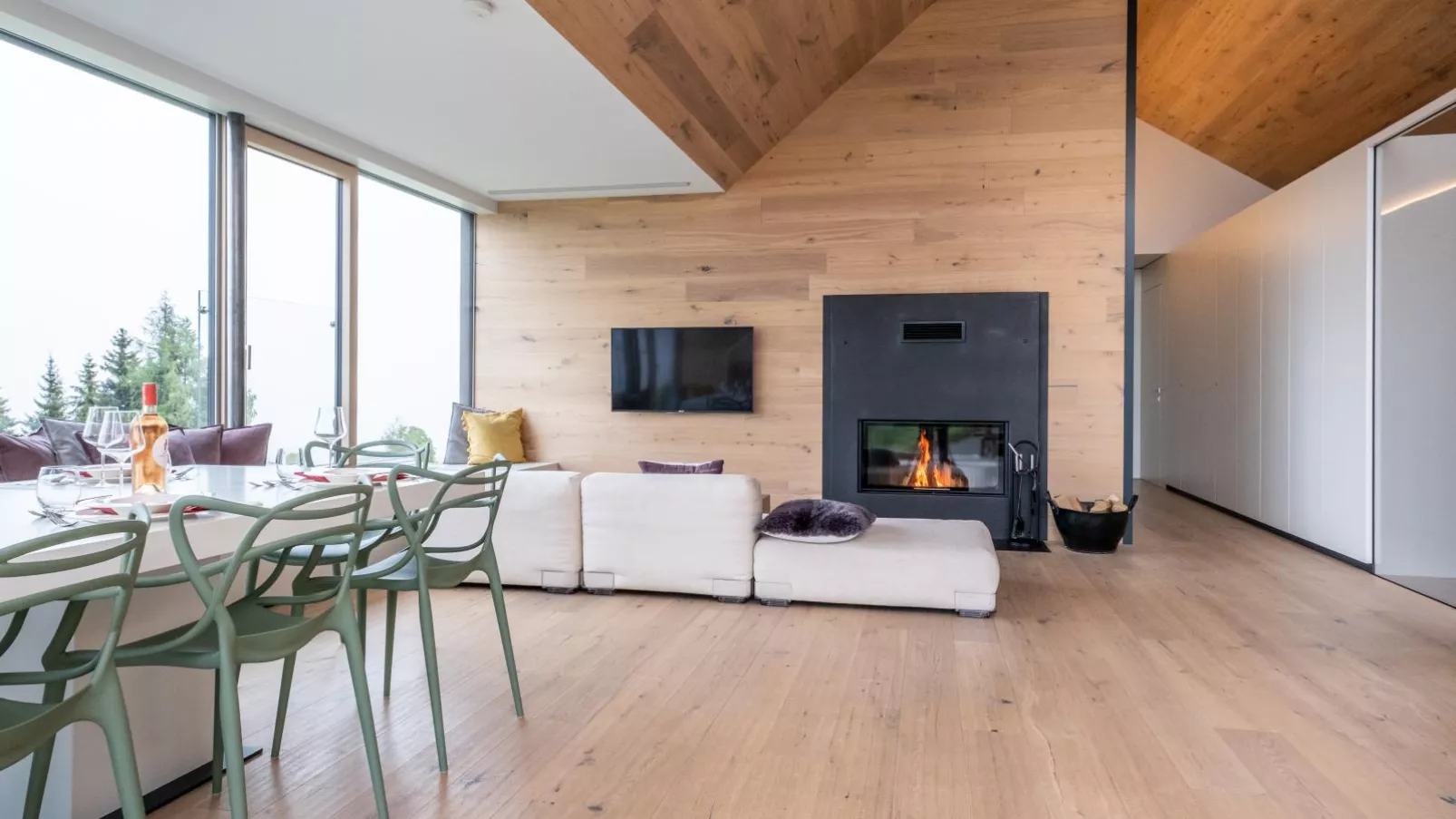 Lakan Lodge-Living room