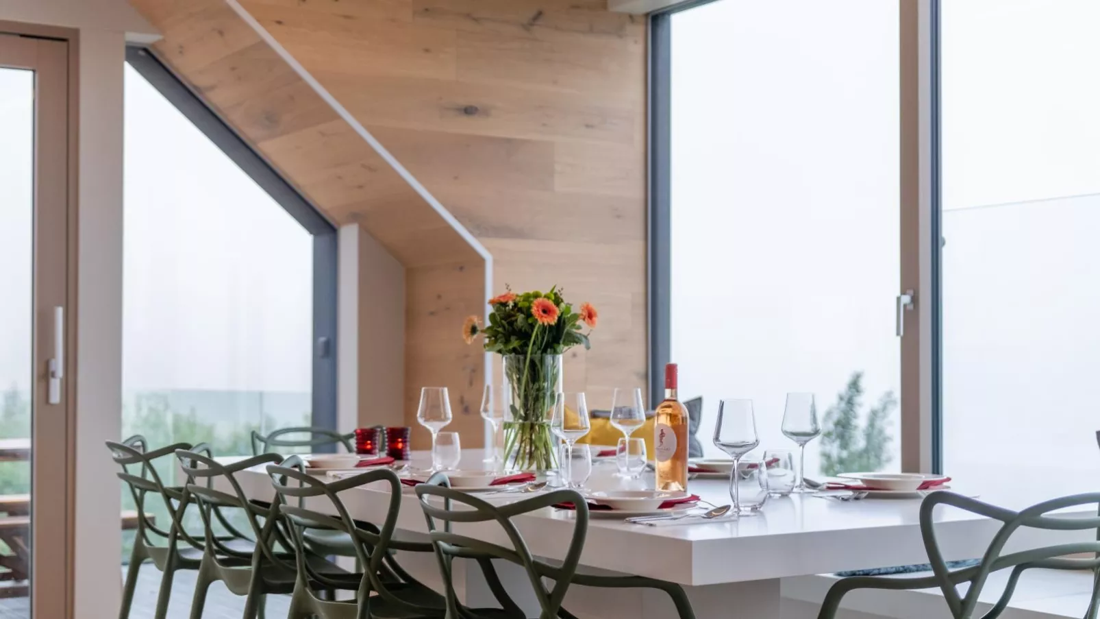 Lakan Lodge-Dining room