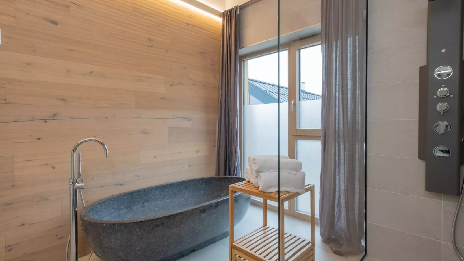 Lakan Lodge-Bathroom