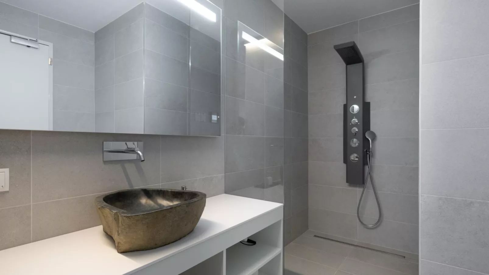 Lakan Lodge-Bathroom
