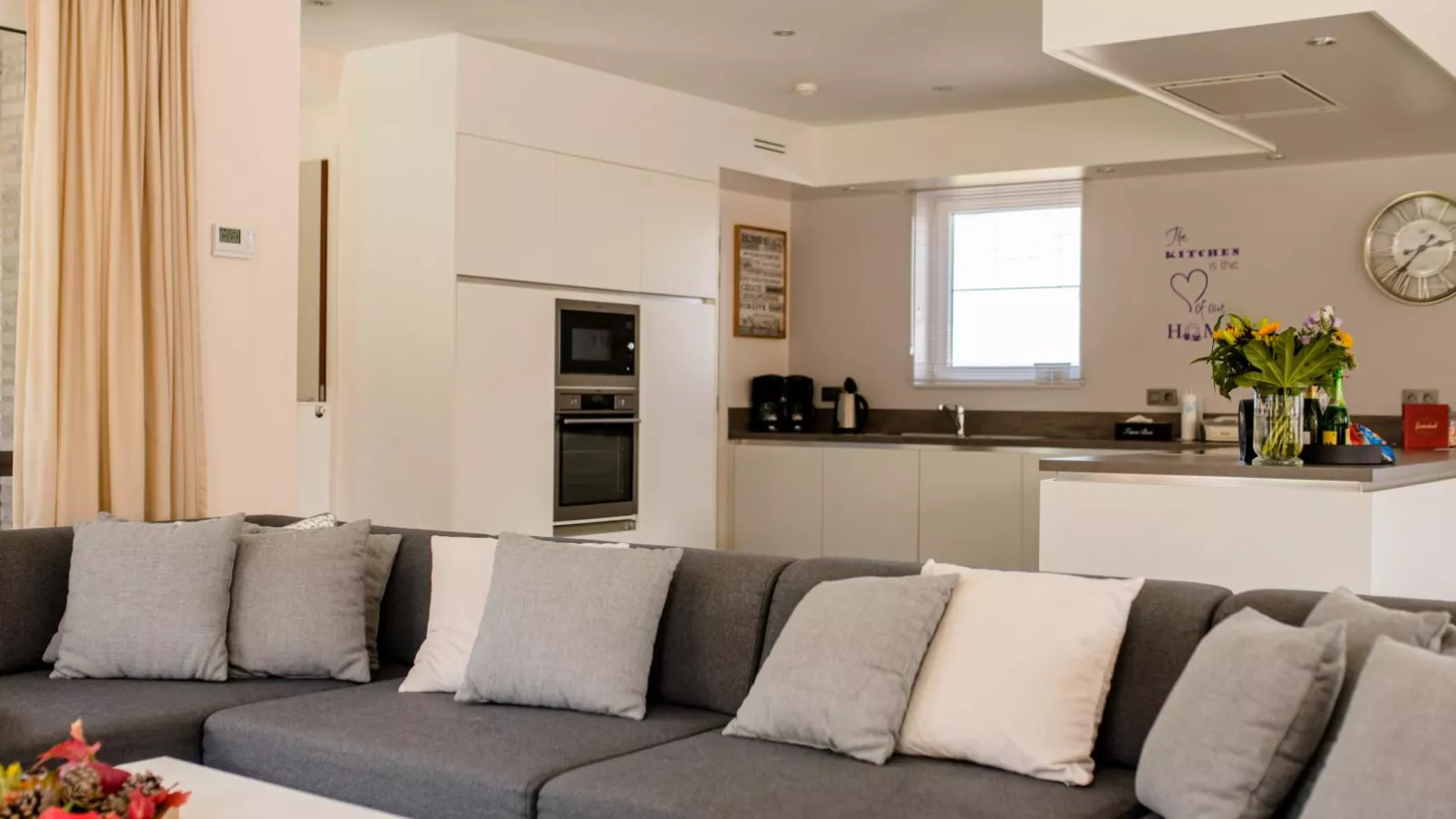 Coq au lit-Living room
