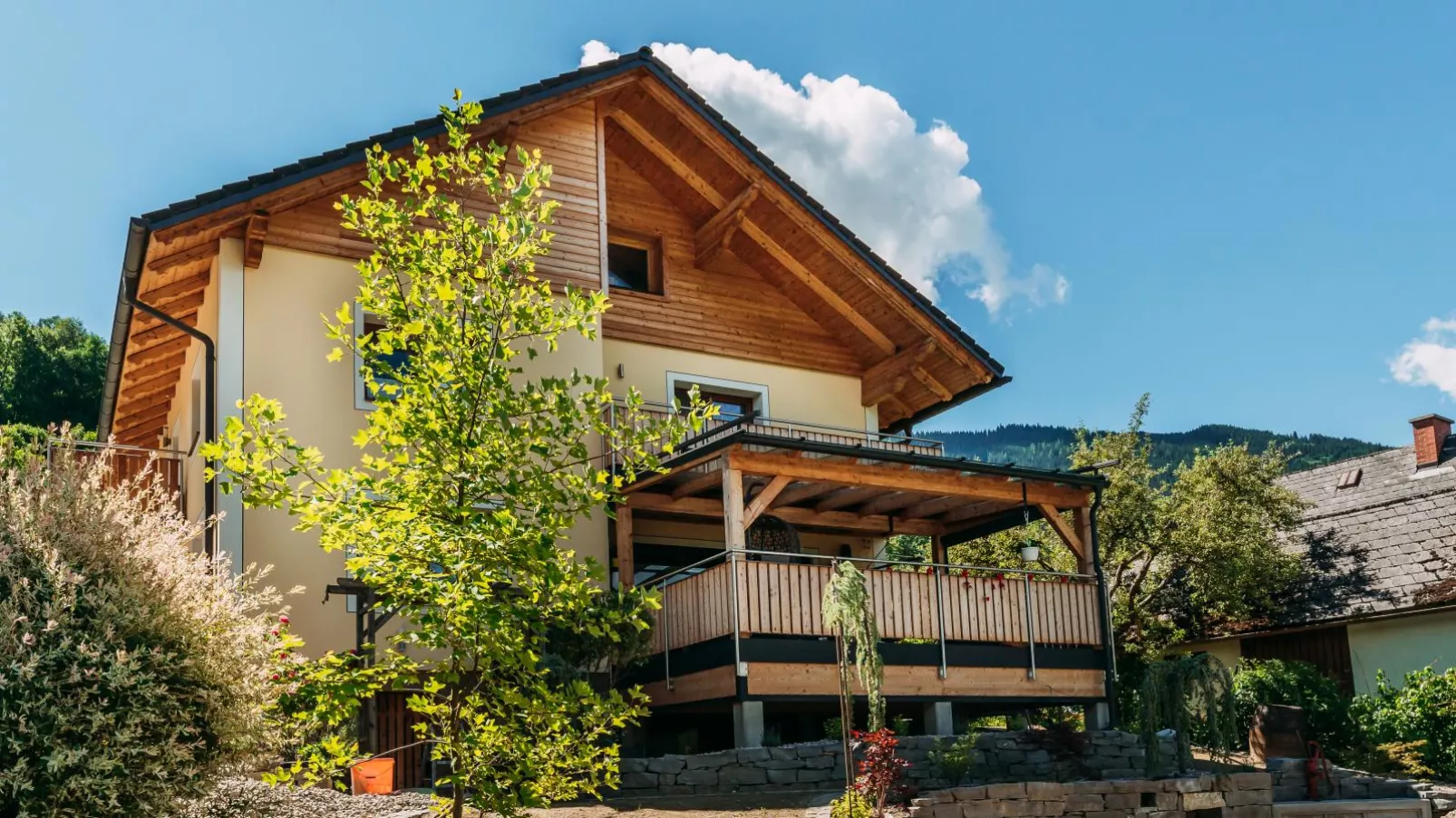 Vesna S Home-Exterior summer