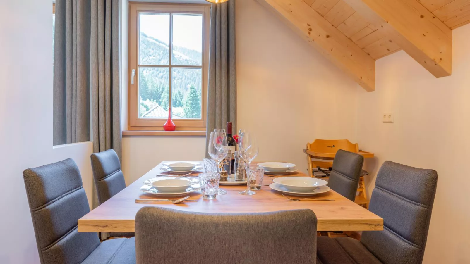 Apart Heidi-Dining room
