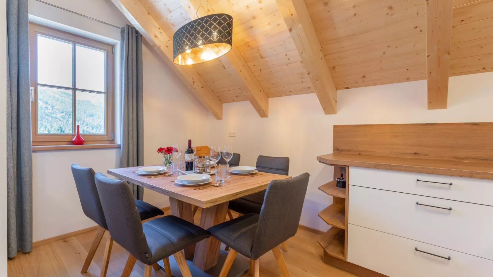 Apart Heidi-Dining room