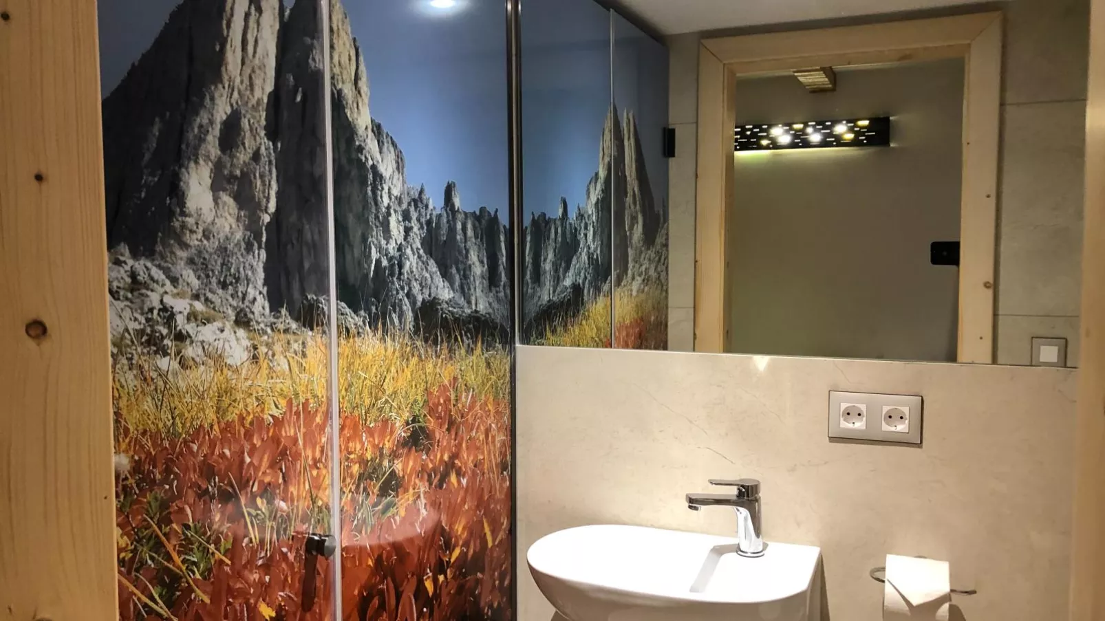 Biber Art Apartment 1-Bathroom
