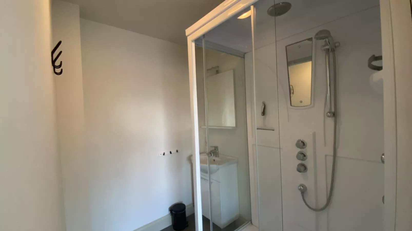 Secretarishuis-Bathroom