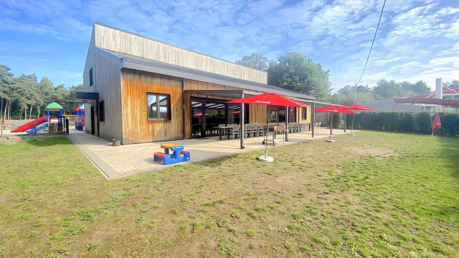 Ons Huis-Exterior summer