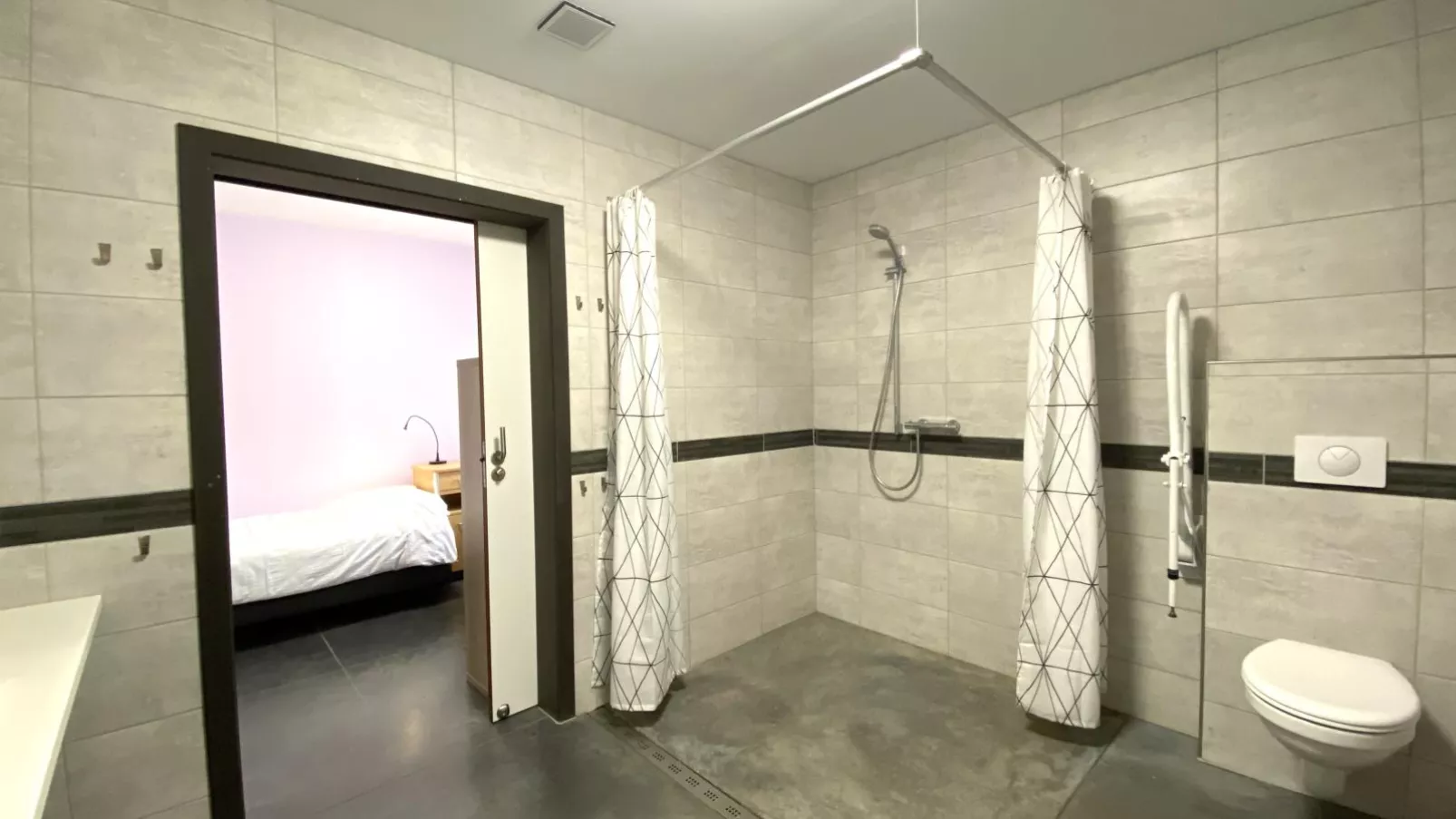 Ons Huis-Bathroom