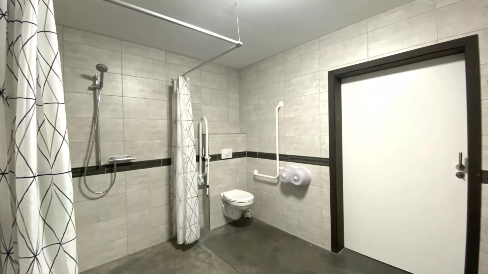 Ons Huis-Bathroom
