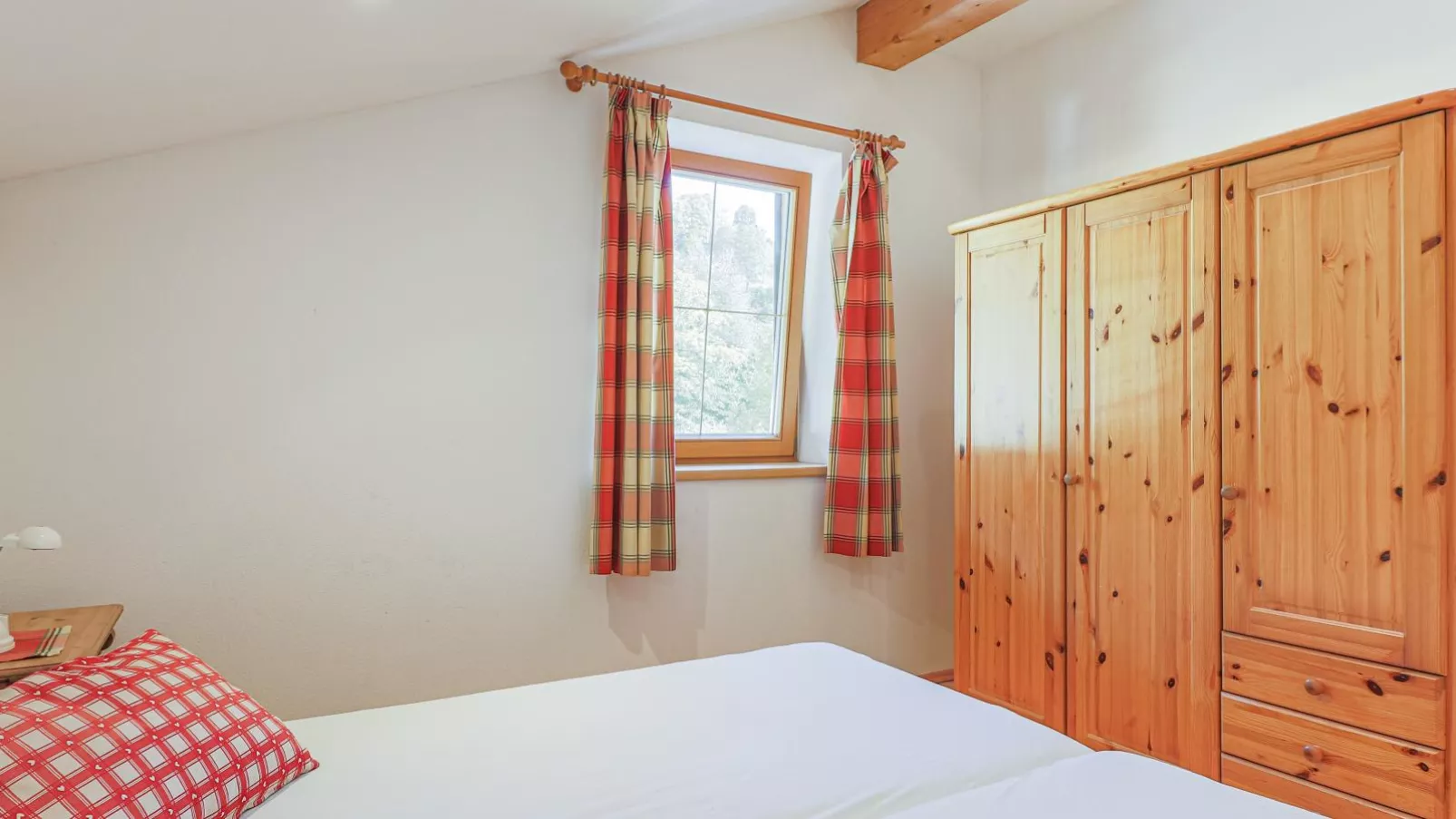 Ivonne-Bedroom