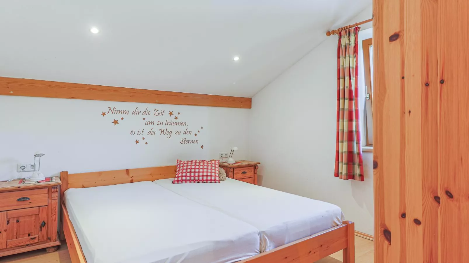 Ivonne-Bedroom