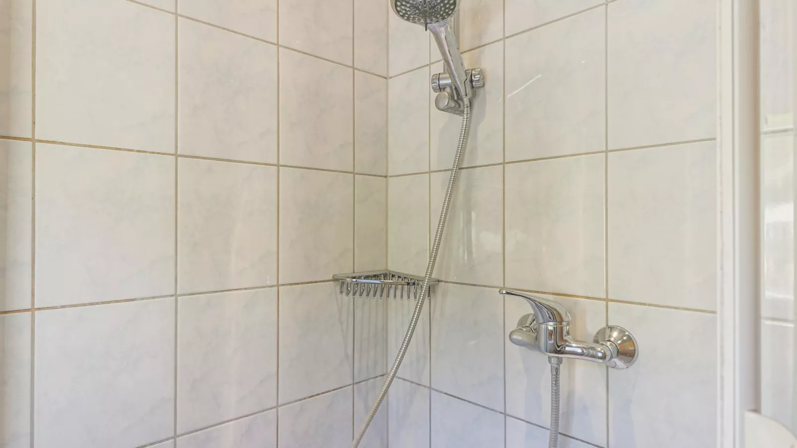 Ivonne-Bathroom