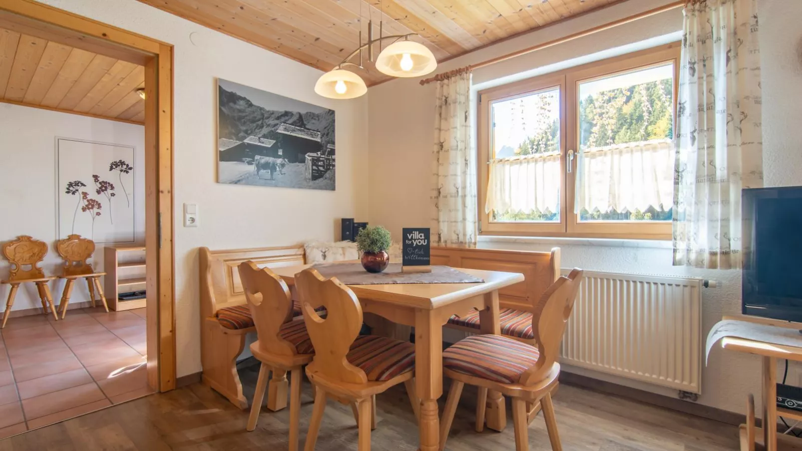 Susanne-Dining room