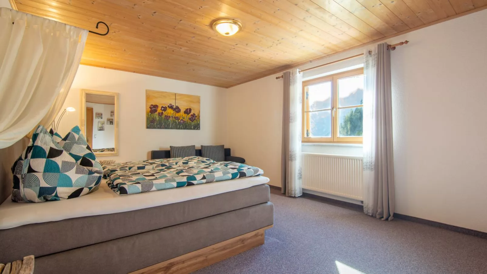 Susanne-Bedroom