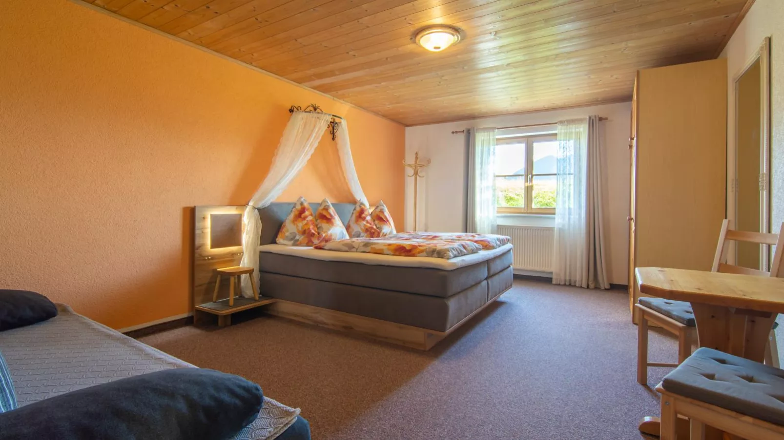 Susanne-Bedroom