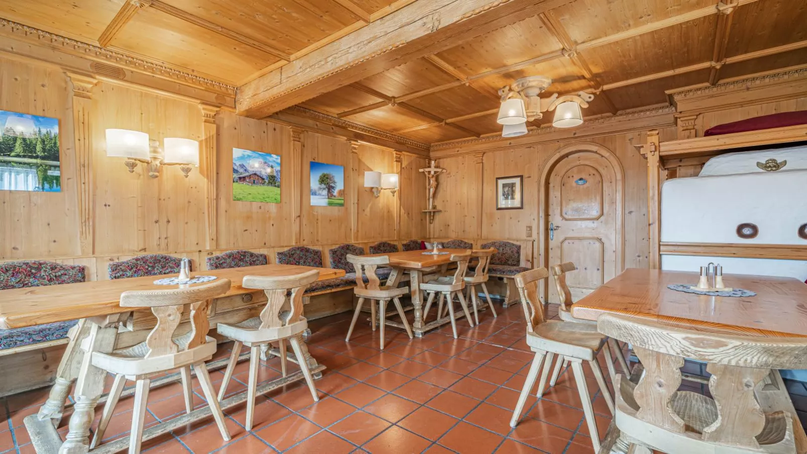 Maria Rose XXL-Dining room