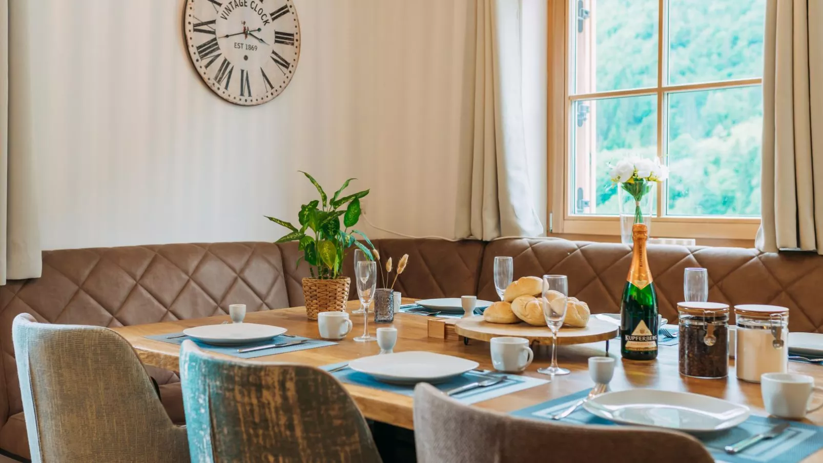 Haus Ganbei-Dining room