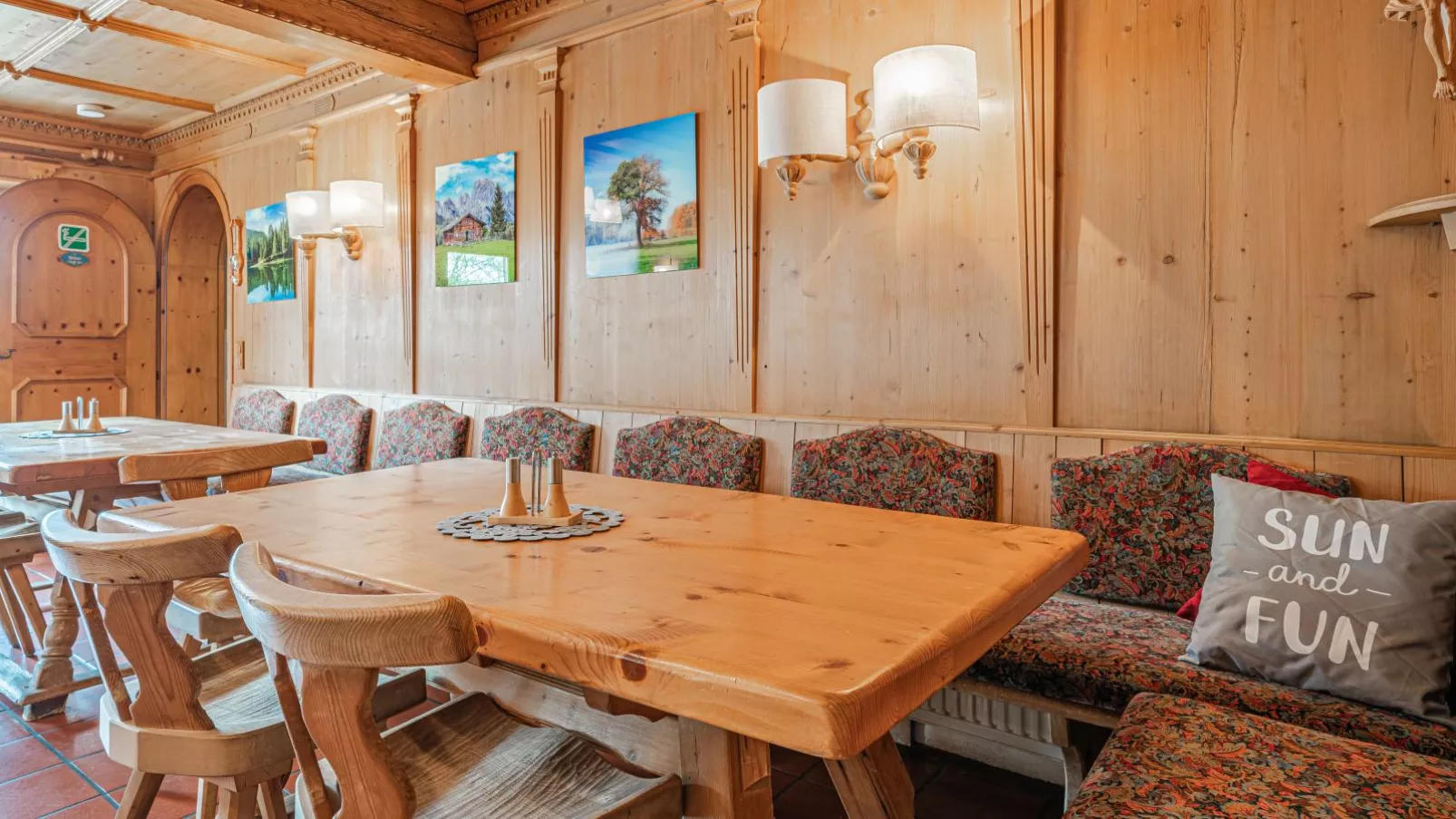 Maria Rose XL-Dining room