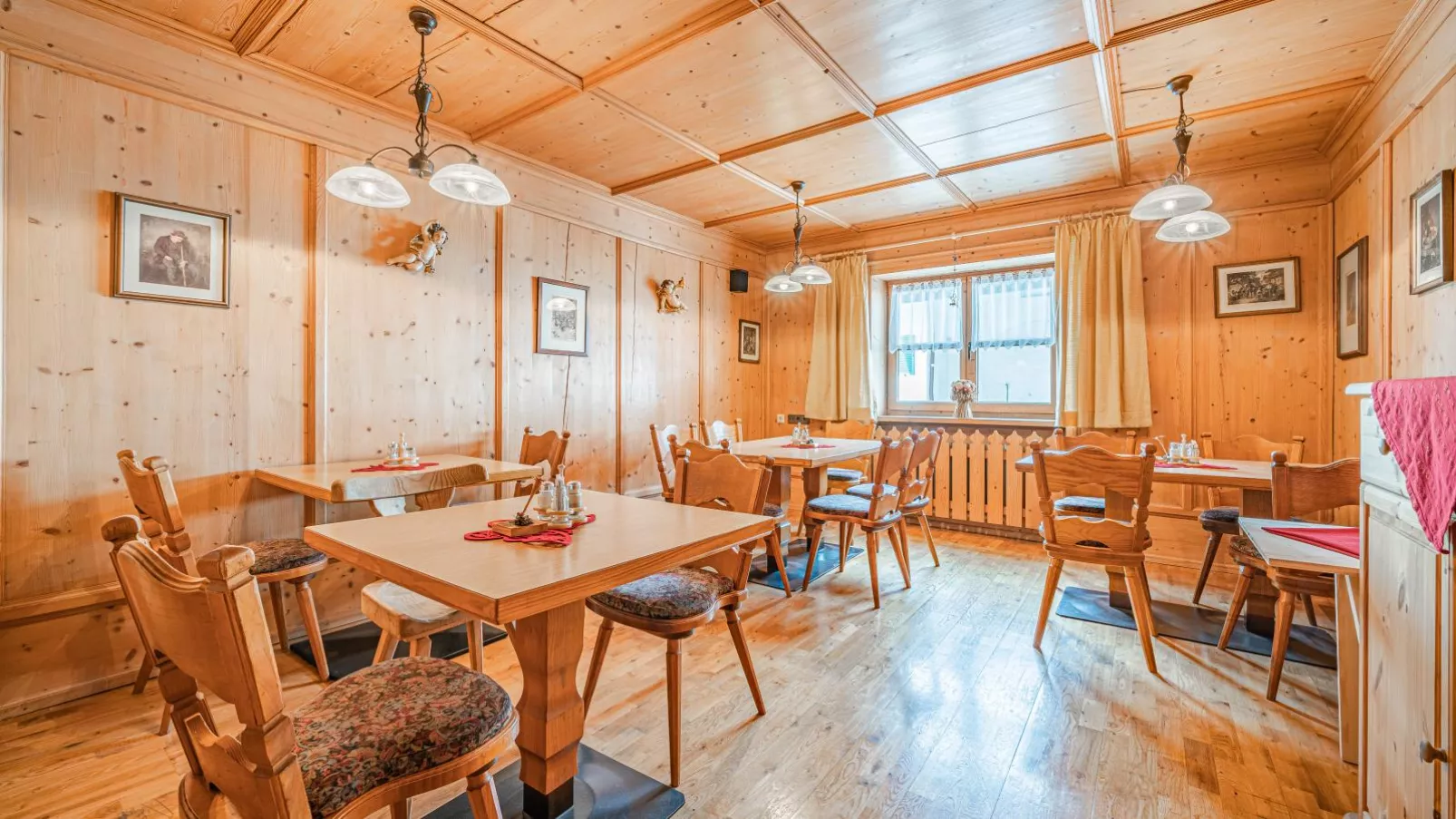 Maria Rose XL-Dining room