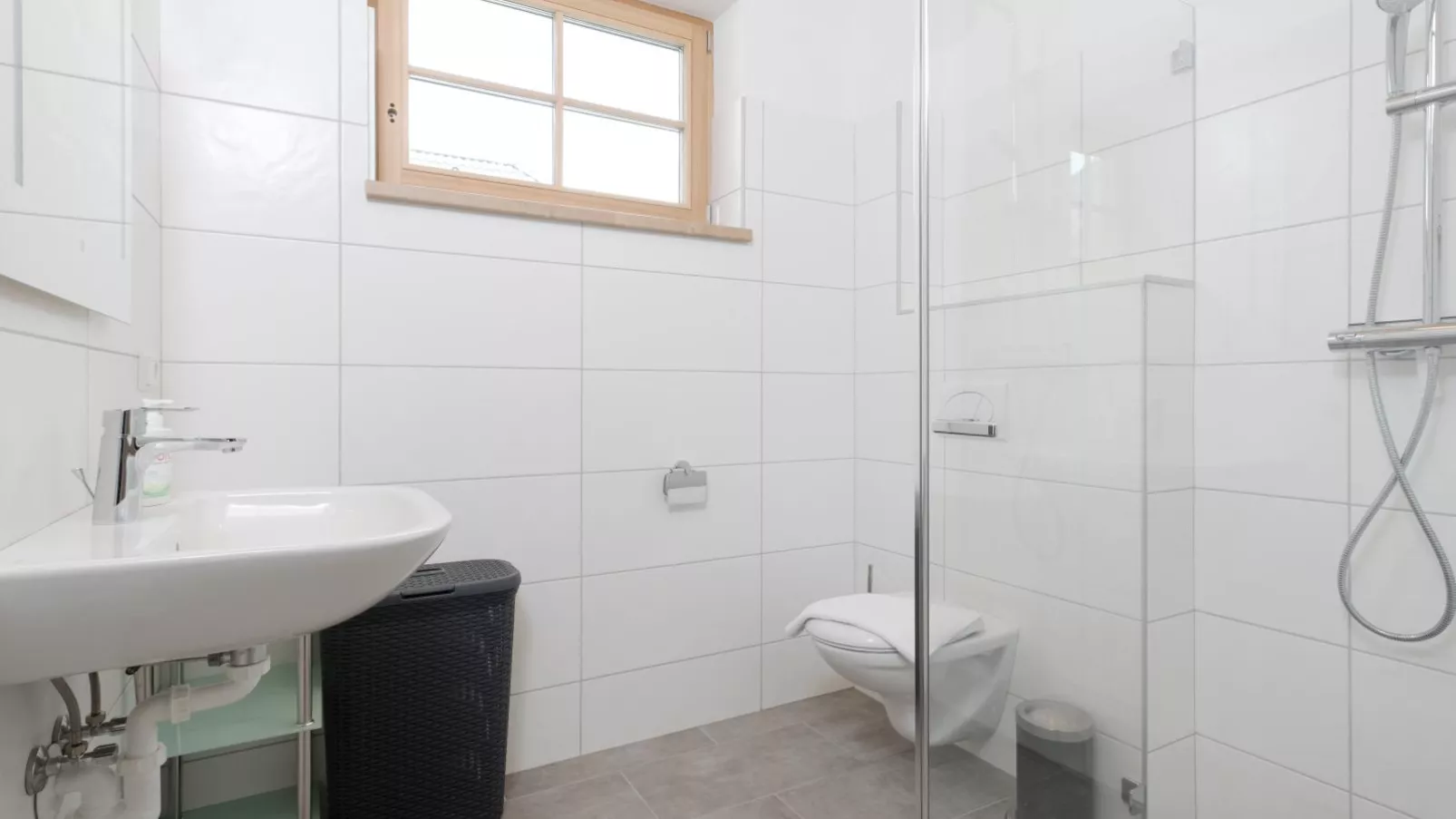 Haus am Wald-Bathroom